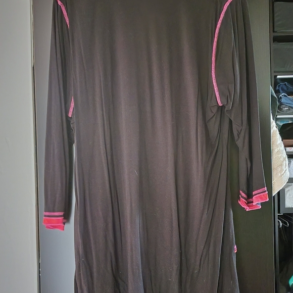 Parsley & Sage Black Crossover Tunic with Red Cowel Neck - Picture 2 of 2